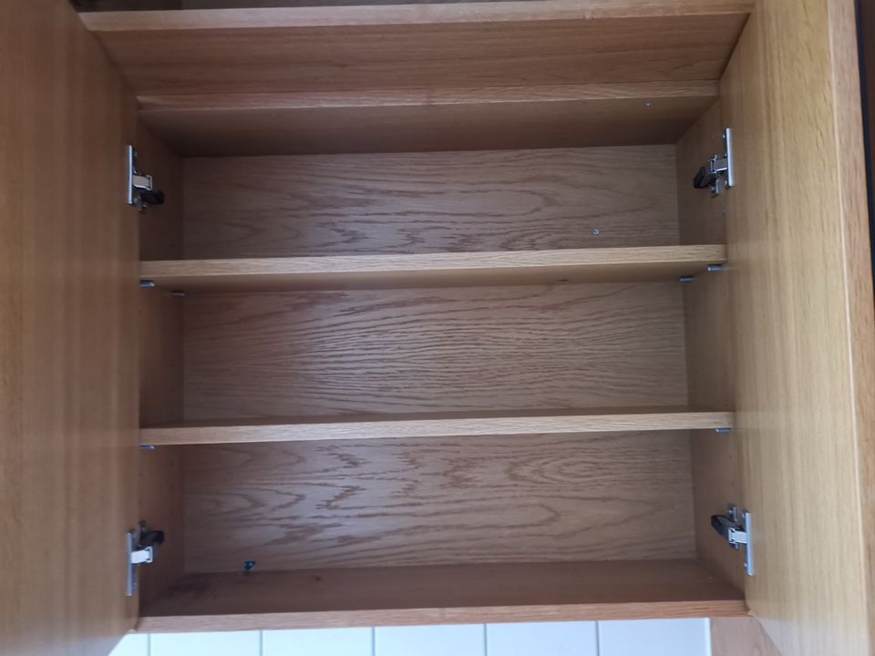 Holzschrank Badschrank Eiche in Knittlingen