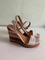 Sandalen von Geox mit Keilabsatz weiß und braun Berlin - Friedenau Vorschau