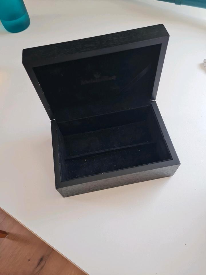 Schwarzes Holzkästchen zu verschenken in BadenWürttemberg Göppingen