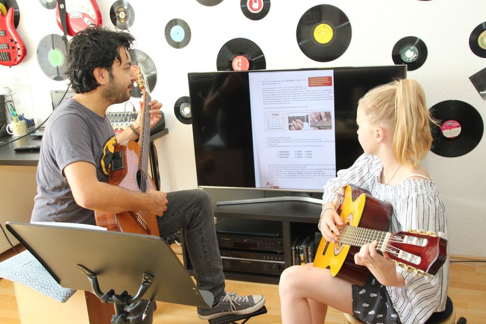 Professioneller Gitarrenunterricht - Köln Zollstock in Köln