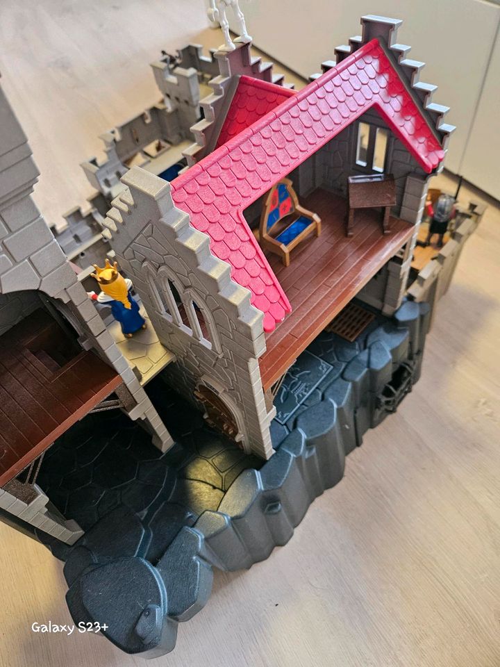 Große Ritterburg von Playmobil (6000) mit viel sehr viel Zubehör in Gronau (Westfalen)