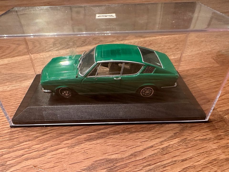 Audi 100 Coupé S , 1:43, 3 Stühle in Dresden