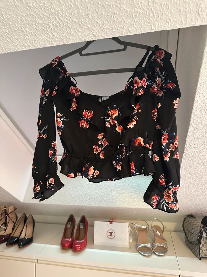 elegante Bluse - mit Rüschen - Schulterfrei (optional) in Bergkamen