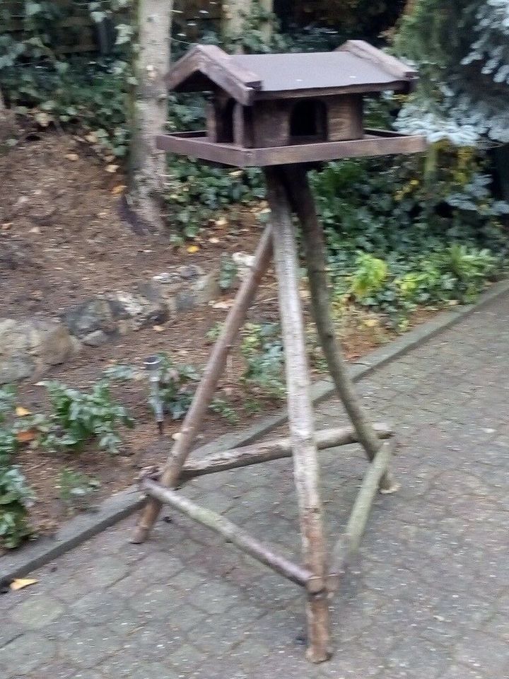 Vogelhaus / Futterhaus mit oder ohne Dreibock in Butzbach