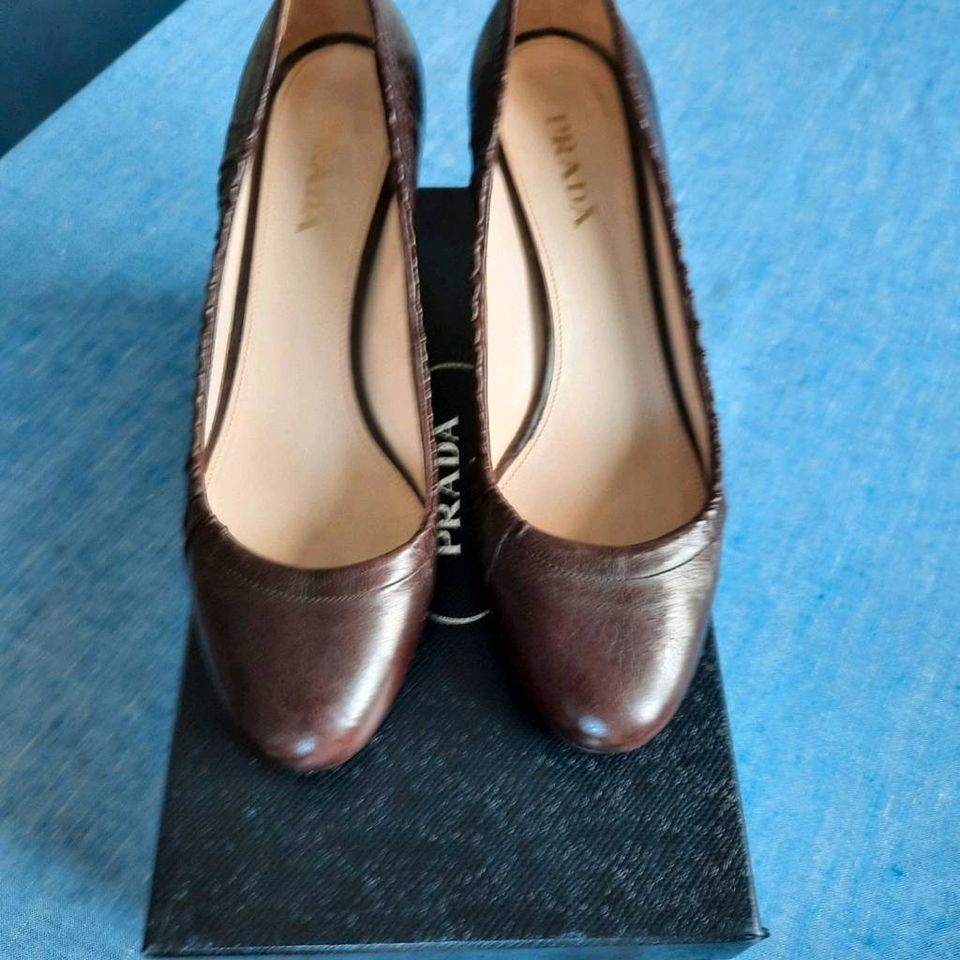 Pumps PRADA Leder dunkelbraun Gr. 40 1/2 in Hamburg