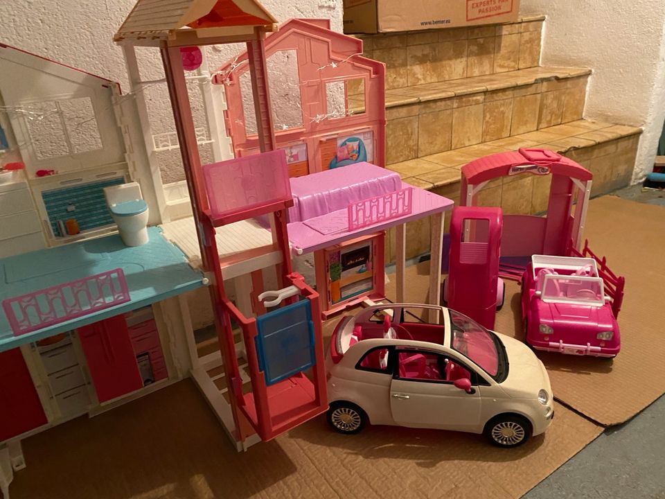 Barbie Haus mit Fahrzeug in Bad Mergentheim