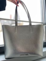 Calvin Klein Tasche Silber Henkeltasche Hessen - Dreieich Vorschau