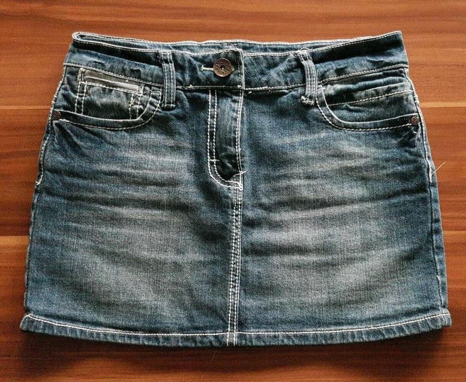 Jeans Rock Gr. 34 in Titz