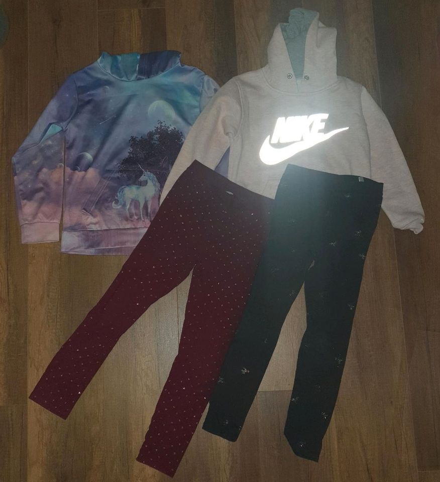 Mädchen Kleiderpaket Hoodie Kapuzenpullover Leggings Hose 134/140 in Reinbek