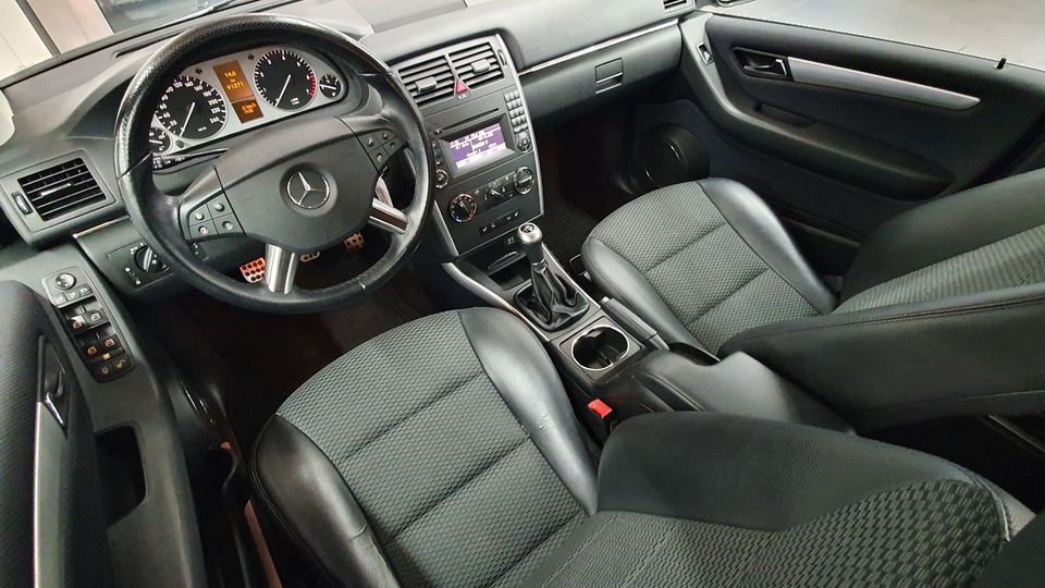 Mercedes-Benz B180 *NAVI*1.Hand*LEDER*SHZ*PDC*Tempomat in Aichstetten