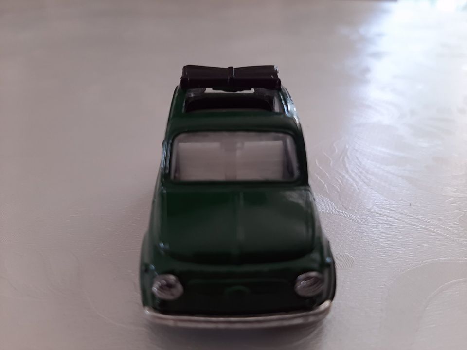 Fiat 500 Modellauto m. Ruckzugmotor/dunkelgrün/Länge: ca. 70mm in Menden