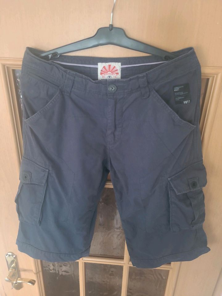 Tolle TOM TAILOR HOSE /BERMUDA/Shorts/Herren/Gr.30/grau in Strasburg 