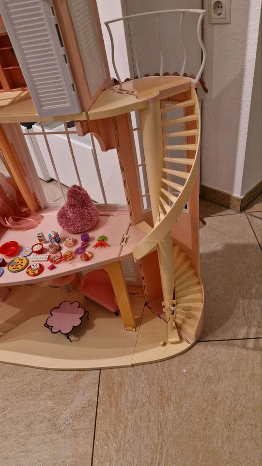 Barbie Haus groß mit Zubehör für Kinder Spielzeug in Hagen