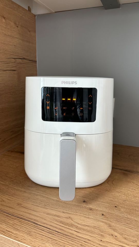 Philips AirFryer weiß in Frankfurt am Main