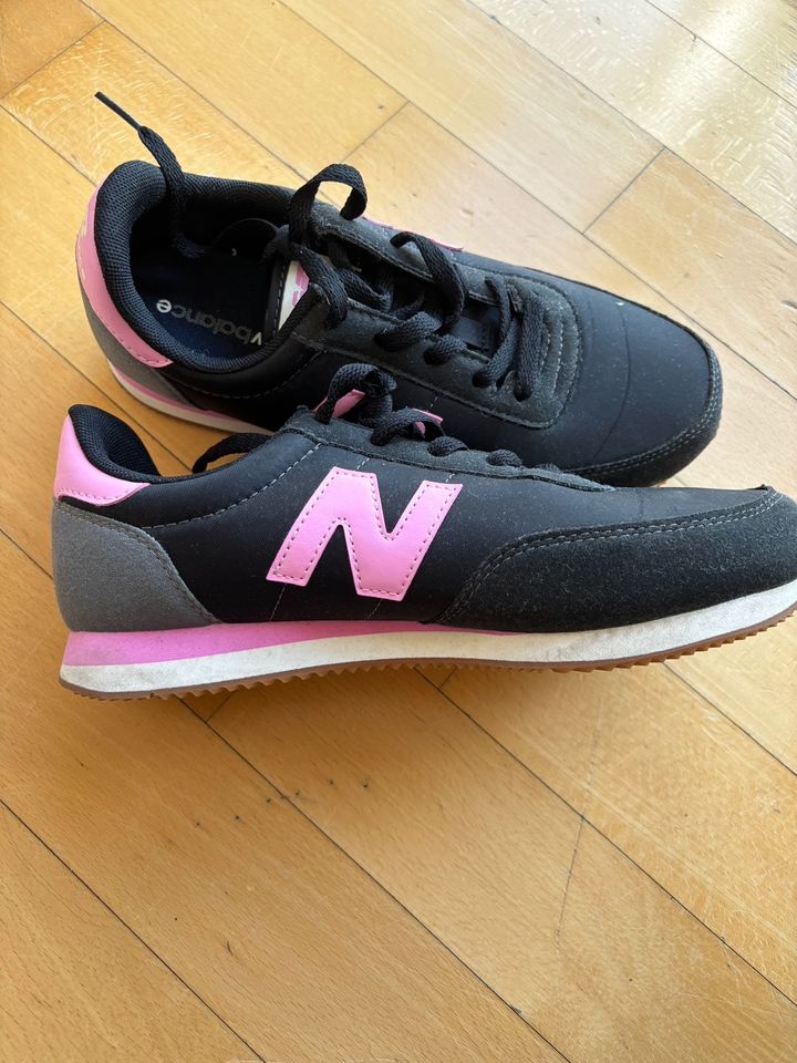 New Balance Sneaker Gr. 38,5 Sportschuhe in Frankfurt am Main