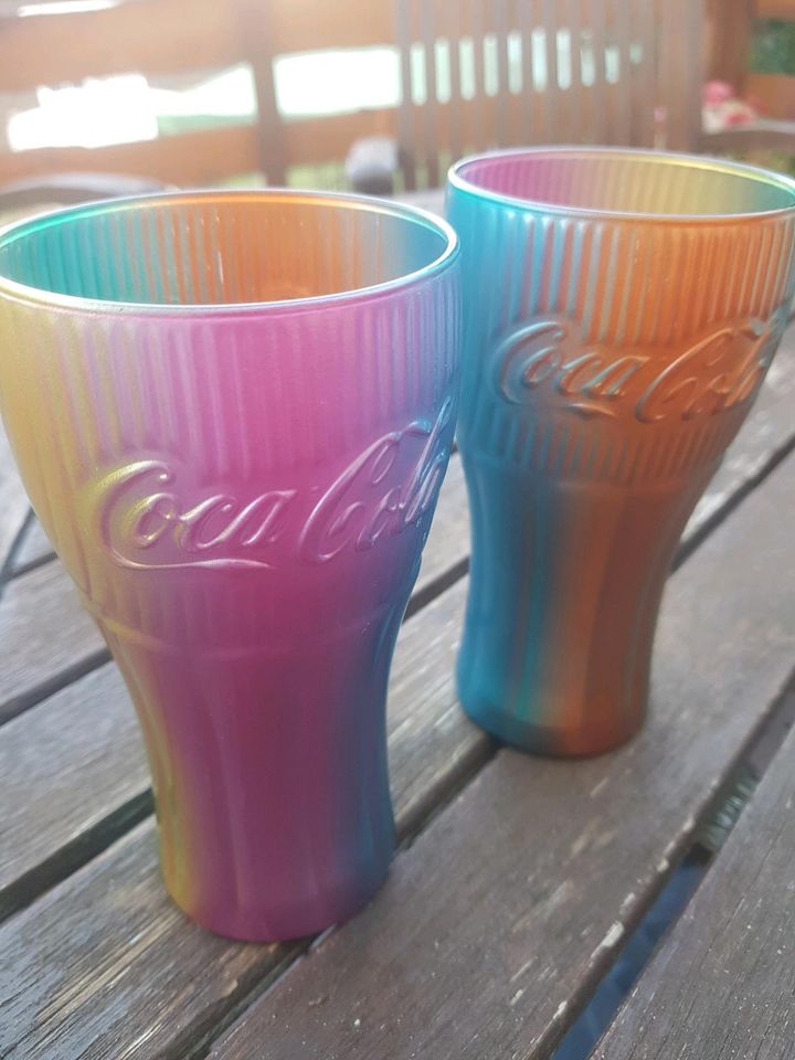 2Stück Regenbogen Coca-Cola Gläser in Berlin