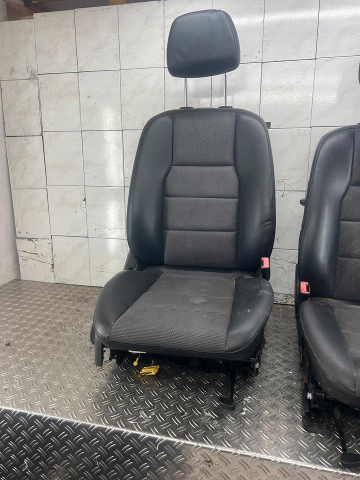Fahrersitz Beifahrersitz Sitze vorne Mercedes C-Klasse W204 in Remscheid