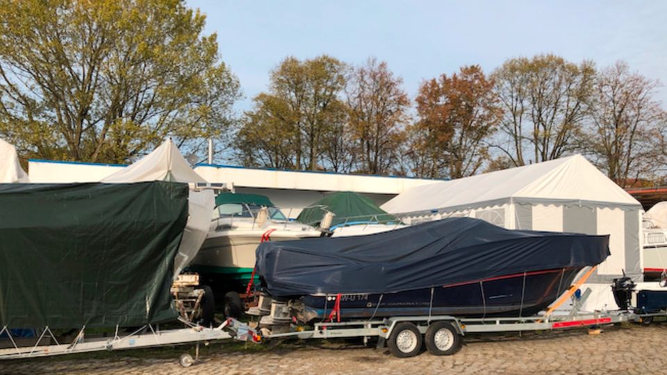 Überdachte Stellplätze/Winterlager für Boote, Caravans/Wohnmobile in Lauenburg