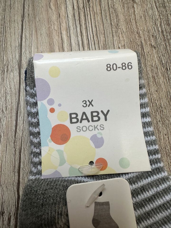 Babysocken / Socken / Gr. 80 - 86 / Gestreift / 3 Paar in Körle