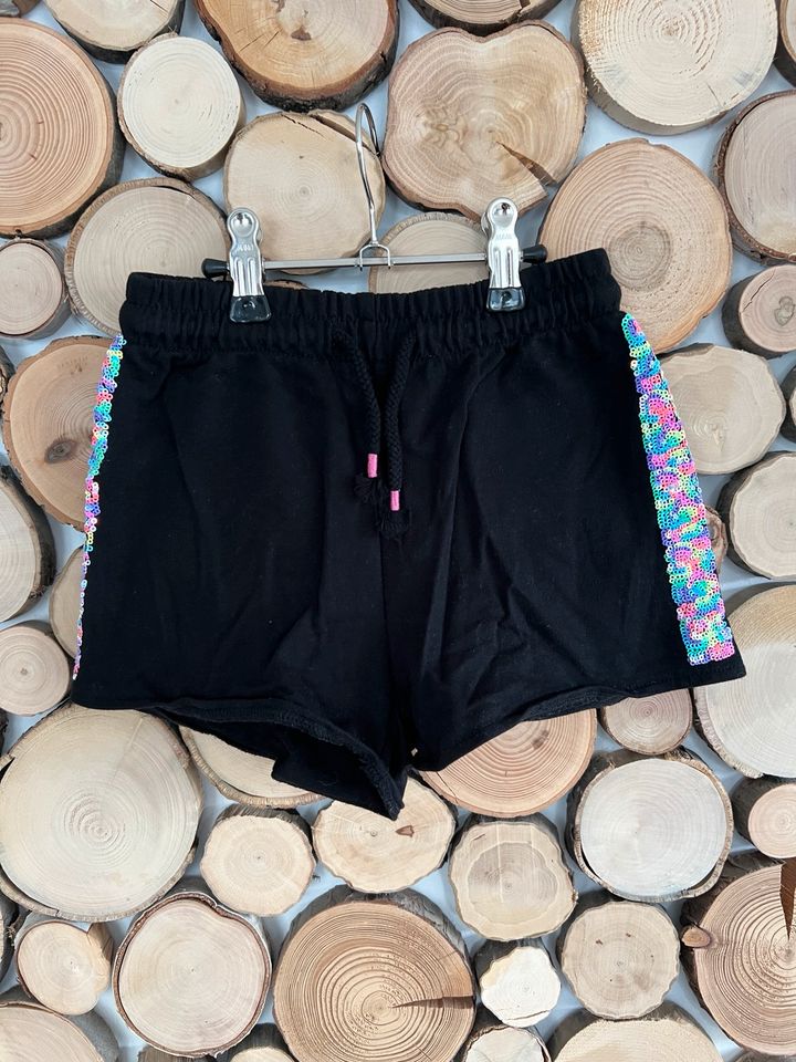 H&M Stoff Shorts Gr. 104 in Erkner