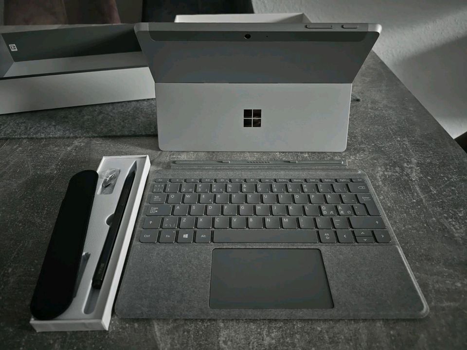 Microsoft surface go 2 128gb in Duisburg