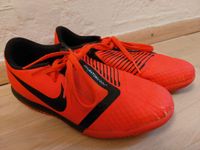 Nike Kinder Sport Schuhe Größe 35 / 36 rot Kr. München - Höhenkirchen-Siegertsbrunn Vorschau