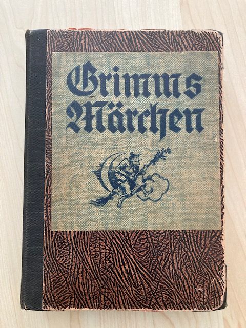 Ein Buch "Grimms Märchen" mit schönen alten Bildern u. 282 Seiten in Baltmannsweiler