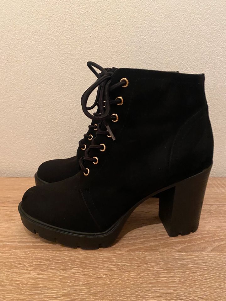 Damen Schuhe Stiefeletten schwarz wie NEU Gr.38 Boots Textil in Fürstenzell