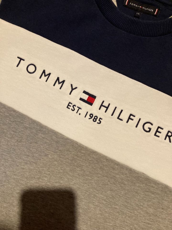 TOMMY HILFIGER Pullover/Sweatshirt, Gr. 176/16 in Freilassing