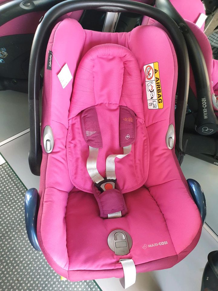 Maxi Cosi mit Isofix Basis Station pink ECE R44-04 in Heubach