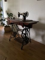 Antike Singer Nähmaschine mit Tisch, Gusseisen, Holz, vintage Baden-Württemberg - Konstanz Vorschau