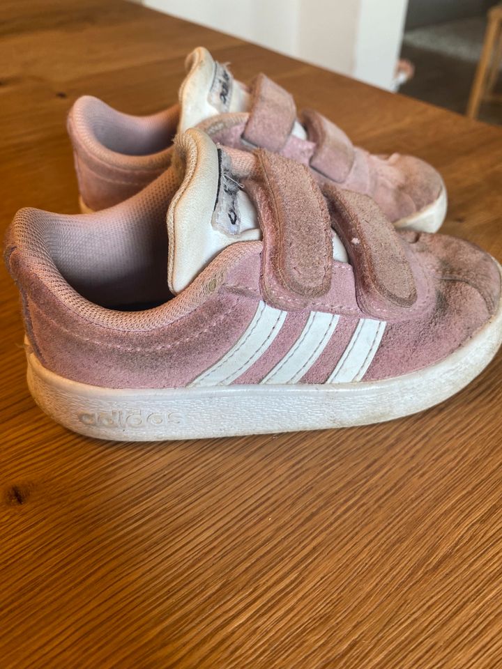 Adidas Sneaker Größe 23 rosa weiß in Meckenbeuren