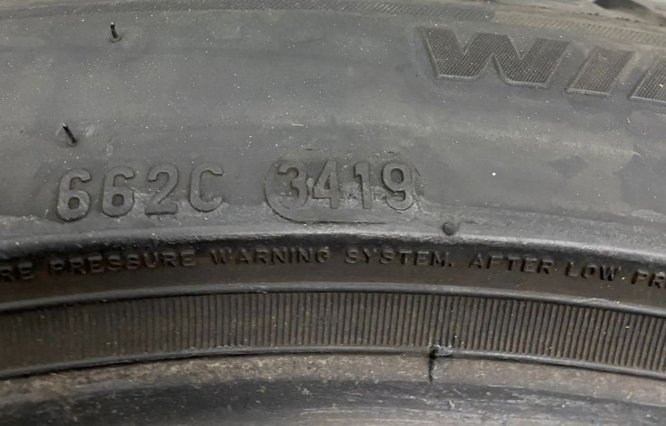 4x Winterreifen 225 45 R19 96V Pirelli Sottozero 3 RFT in Rheinfelden (Baden)