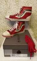 Rote hohe Sneaker, Gr 41 v. Rudolf Dassler & Puma Berlin - Wilmersdorf Vorschau