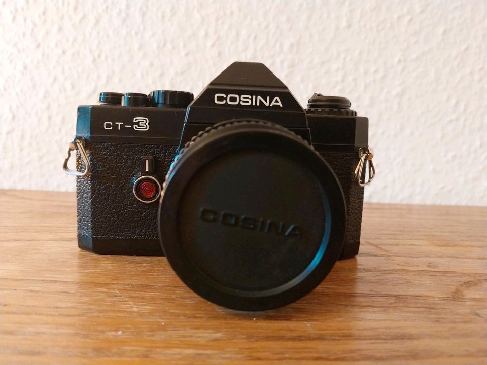 Analog Kamera Cosina CT-3 mit extra Objektiv in Frankfurt am Main