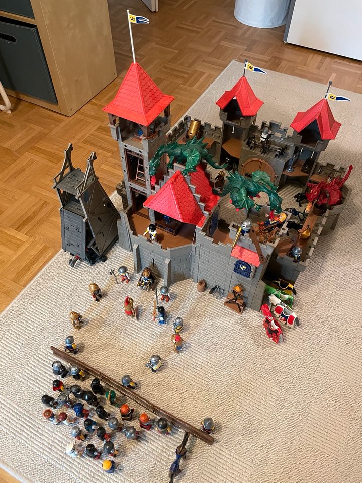 Ritterburg Playmobil und viel Zubehör in Hamburg