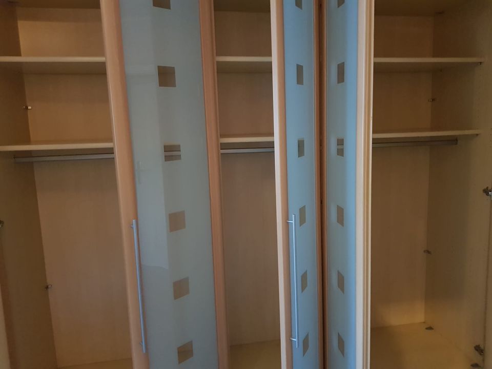 Großer Kleiderschrank in Lübeck