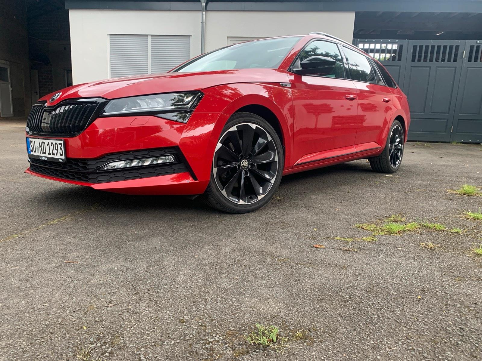 Abbildung des Autos Skoda Superb Sportline 2…