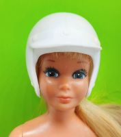 Barbie Skipper Motorradhelm. Motorrollerhelm. Selten Dithmarschen - Meldorf Vorschau