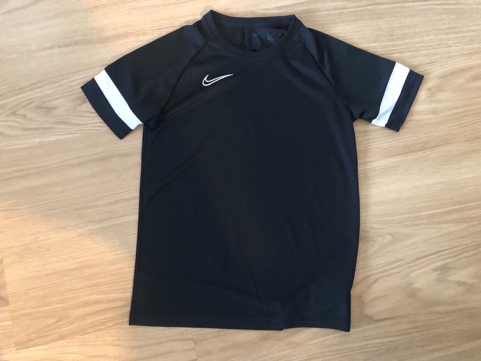Nike Dri-Fit T-Shirt Gr.XL Kindergrösse Gebrauchter Zustand in Friedberg (Hessen)
