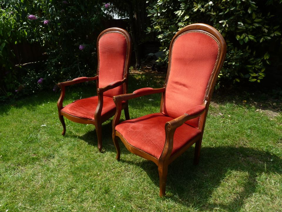 2 antike Sessel mit rotem Samtbezug in Ratingen