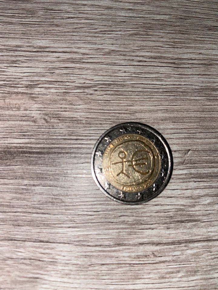 2 Euro Münze Strichmännchen Belgien in Frankfurt am Main