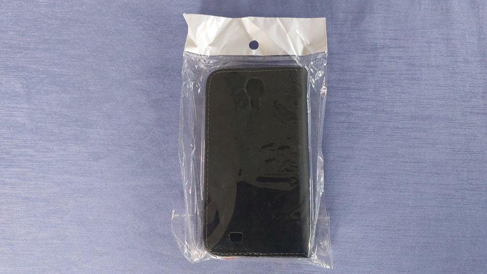 Handyhülle Samsung S4 neu&OVP schwarz Klapphülle Case Schutzfolie in Cloppenburg