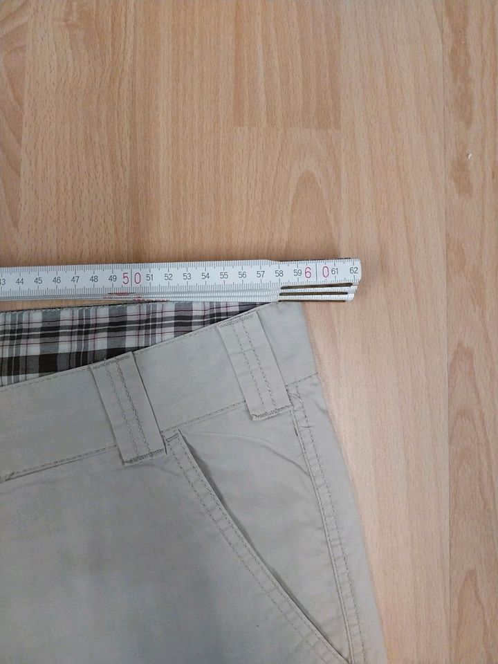 Kurze hose beige in Büchlberg