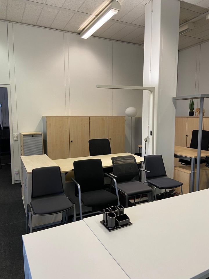 300 Bürostühle Bürotische Sideboards Büroauflösung! in Hamburg