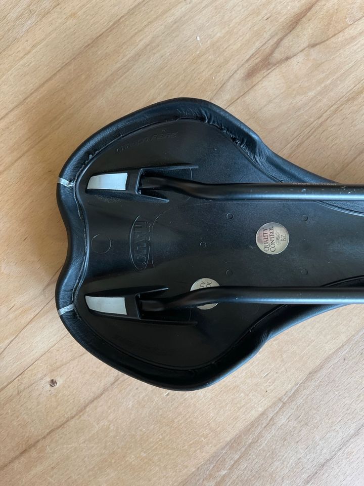 Selle Italia SLR TRI Sattel schwarz TT Tria Triathlon Rennrad in Offenbach