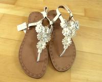 NEUE Sandalen mit silbernen Blumen Größe 42 Kr. München - Neubiberg Vorschau
