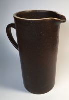 Hoher, schlanker Keramik-Krug mit drei Bechern Bayern - Oberaudorf Vorschau