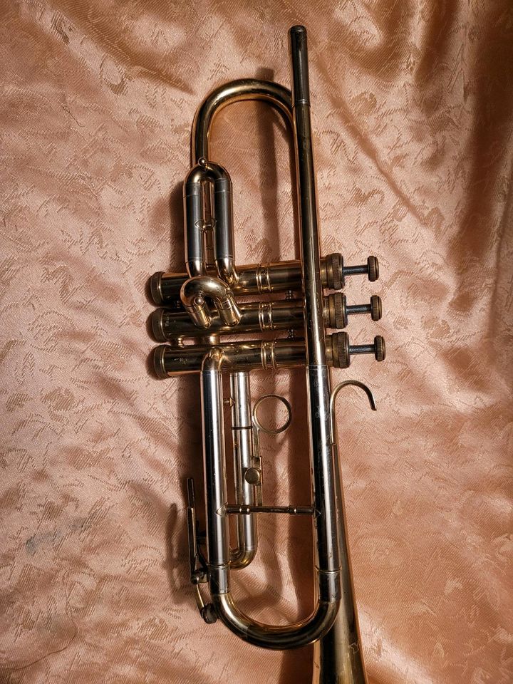 Hochwertige Trompete York, guten gebrauchten Zustand mit Koffer in Riedenburg