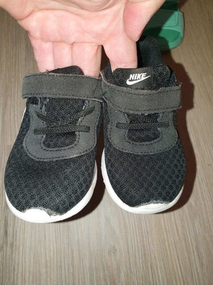 Baby Schuhe Nike,Elefanten, H&M 20/21 Gr. in Hamburg